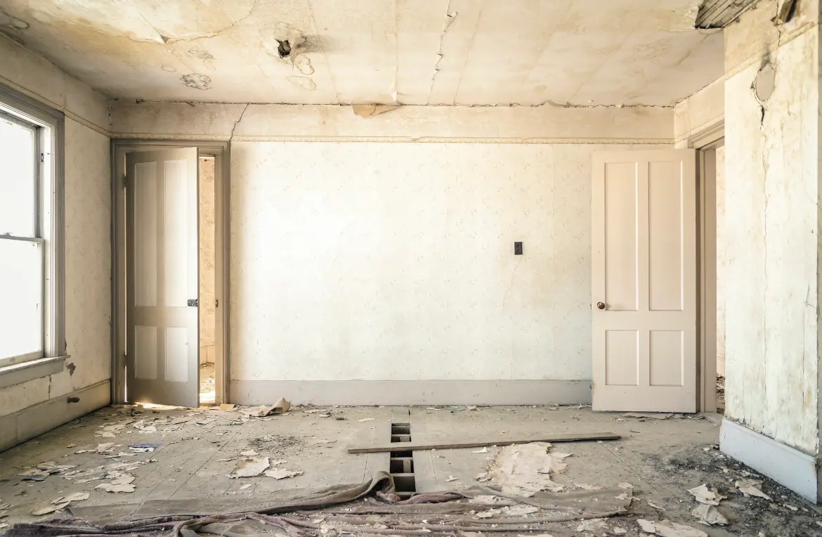 Waste disposal crew managing a cleanout project in Mason City